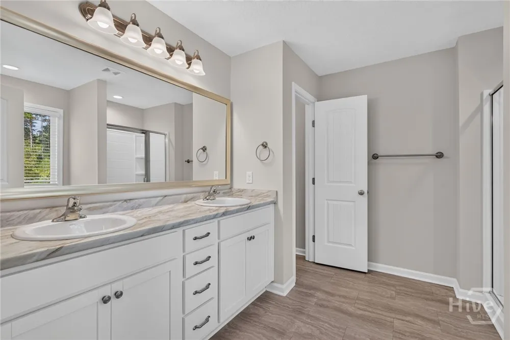572 Brightleaf Circle Hinesville, GA 31313
