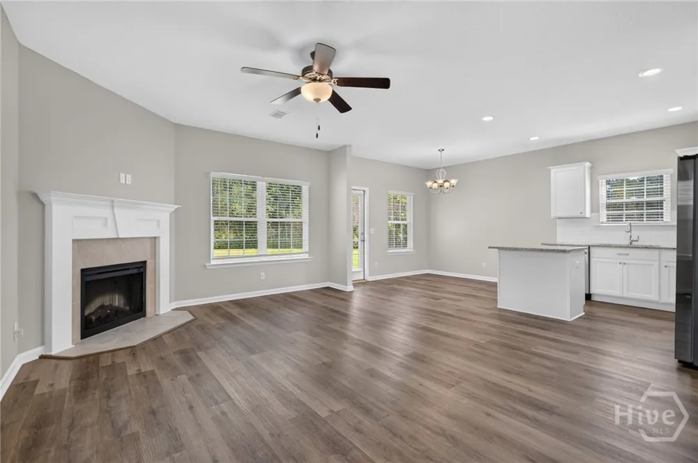 572 Brightleaf Circle Hinesville, GA 31313