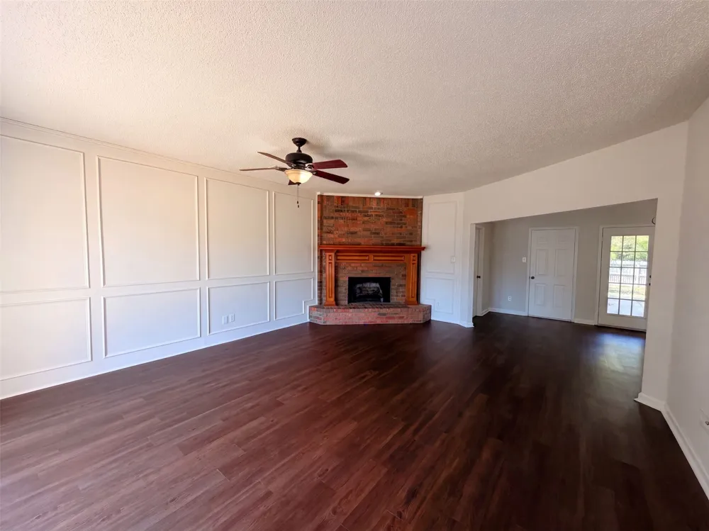 2405 Waterloo Lane Mesquite, TX 75181