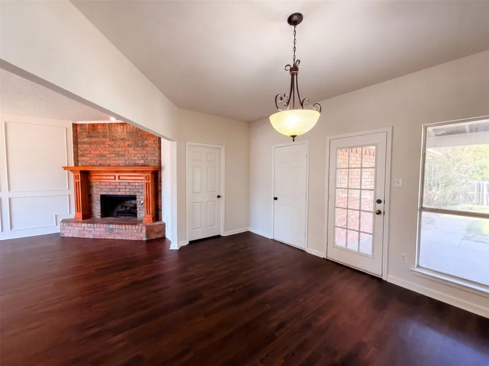 2405 Waterloo Lane Mesquite, TX 75181
