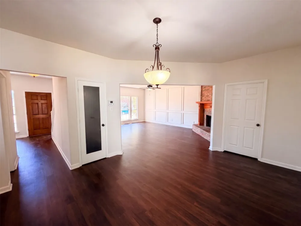 2405 Waterloo Lane Mesquite, TX 75181