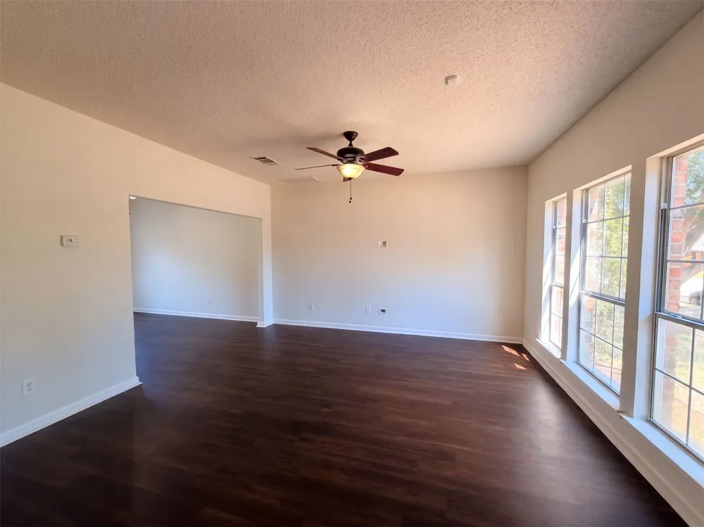 2405 Waterloo Lane Mesquite, TX 75181