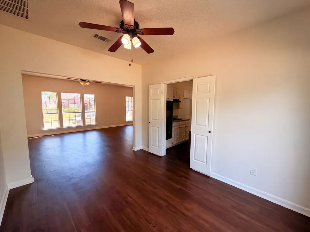 2405 Waterloo Lane Mesquite, TX 75181