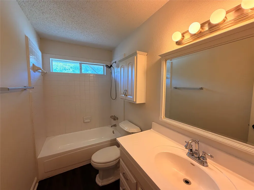 2405 Waterloo Lane Mesquite, TX 75181