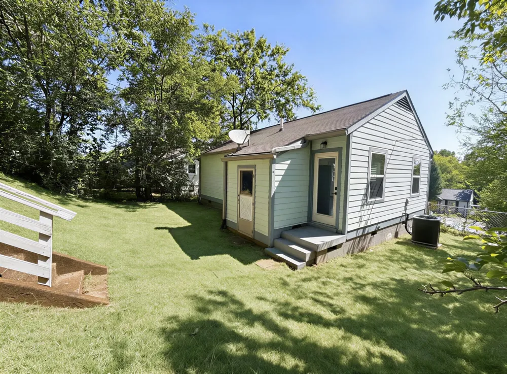 912 S 14th St Nashville, TN 37206