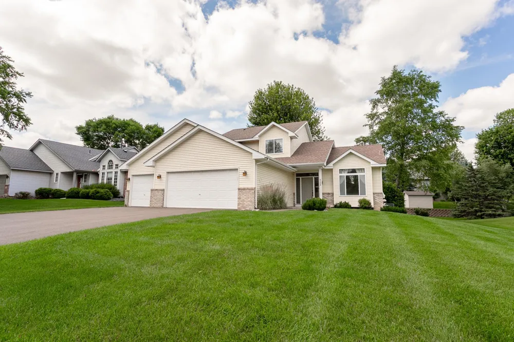 8284 Ashford Road Woodbury, MN 55125