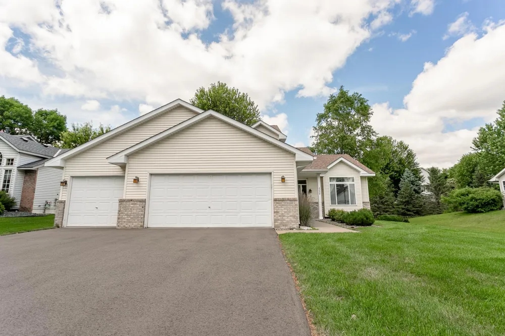 8284 Ashford Road Woodbury, MN 55125