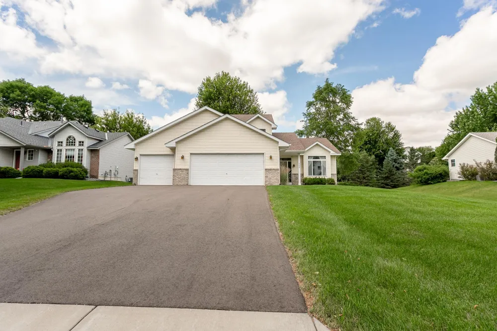 8284 Ashford Road Woodbury, MN 55125