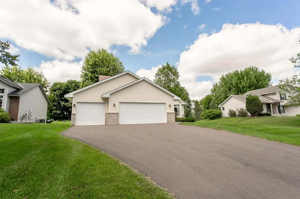 8284 Ashford Road Woodbury, MN 55125