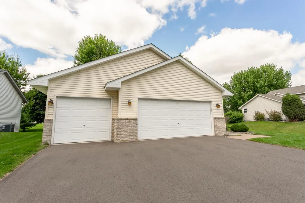 8284 Ashford Road Woodbury, MN 55125