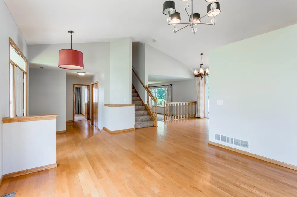 8284 Ashford Road Woodbury, MN 55125