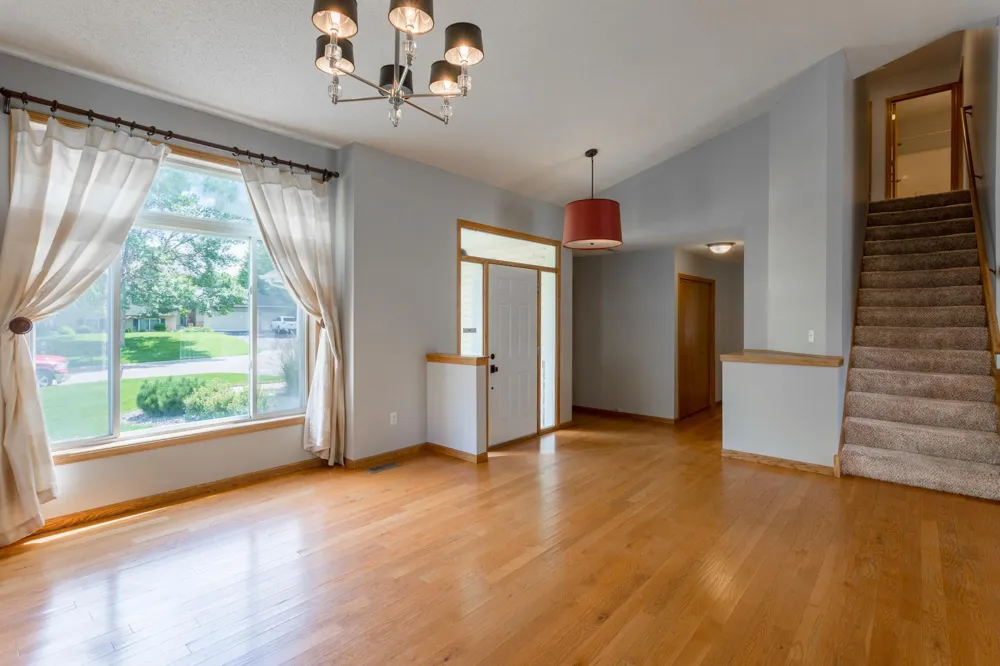 8284 Ashford Road Woodbury, MN 55125
