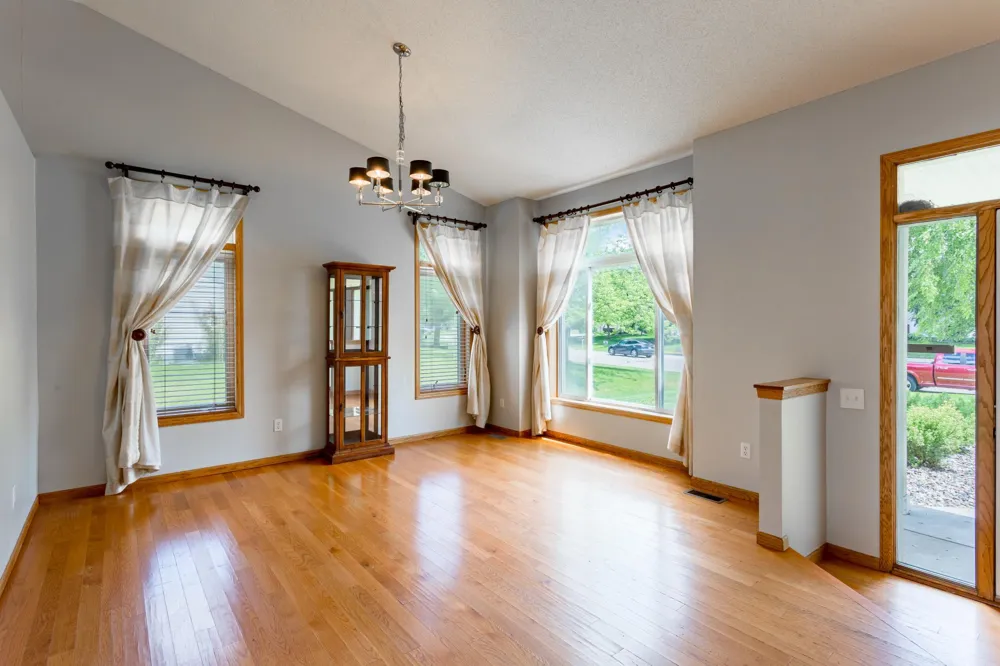8284 Ashford Road Woodbury, MN 55125