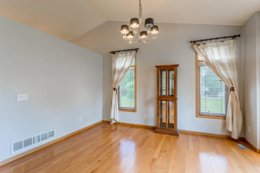 8284 Ashford Road Woodbury, MN 55125