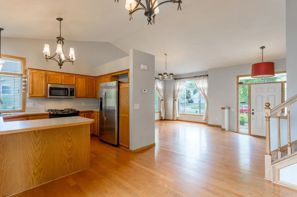 8284 Ashford Road Woodbury, MN 55125