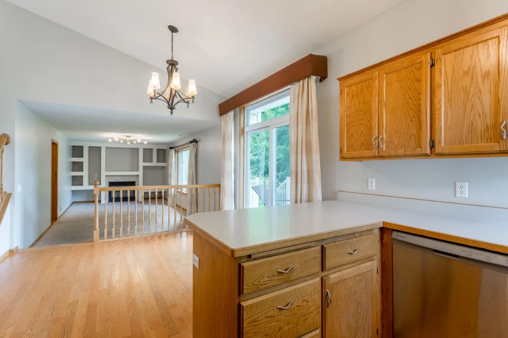8284 Ashford Road Woodbury, MN 55125