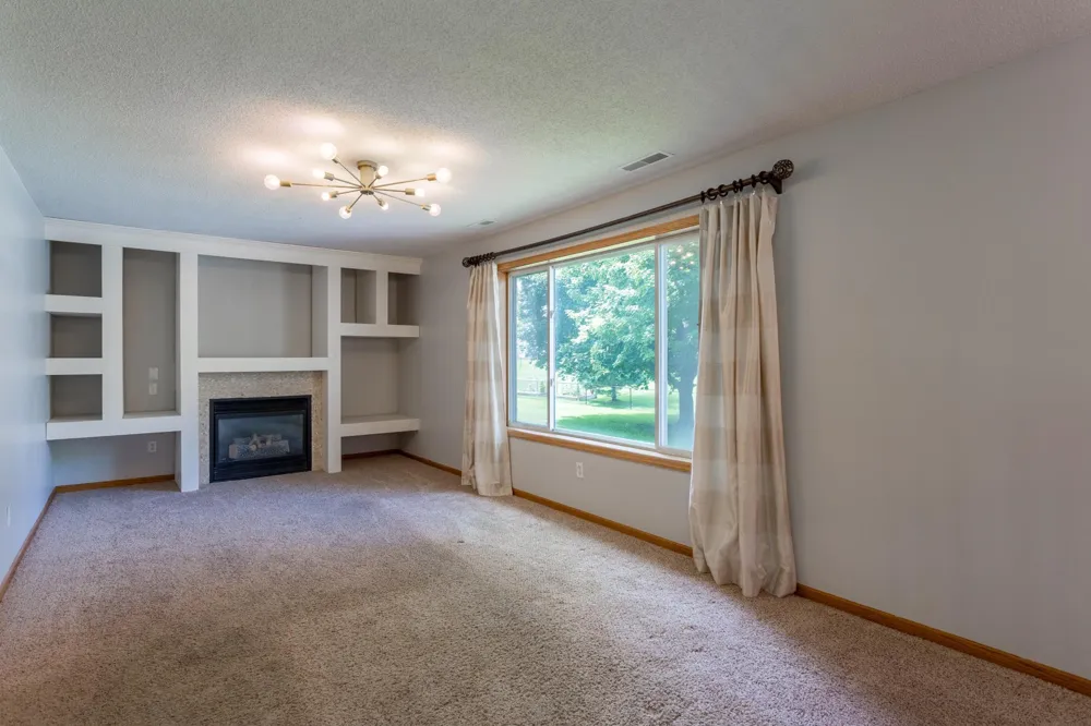 8284 Ashford Road Woodbury, MN 55125
