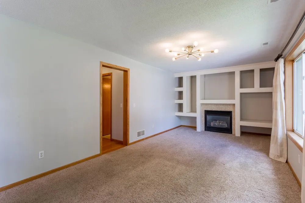 8284 Ashford Road Woodbury, MN 55125