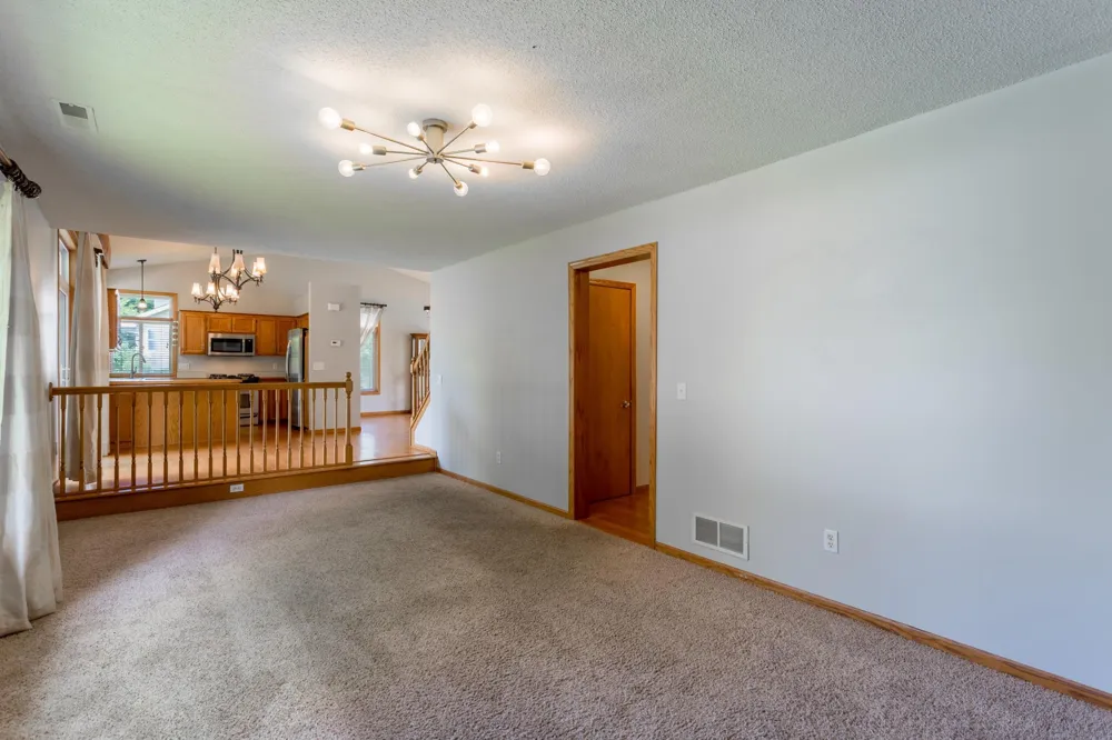 8284 Ashford Road Woodbury, MN 55125