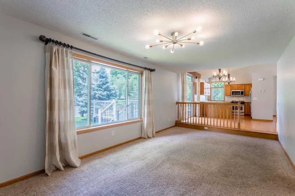 8284 Ashford Road Woodbury, MN 55125