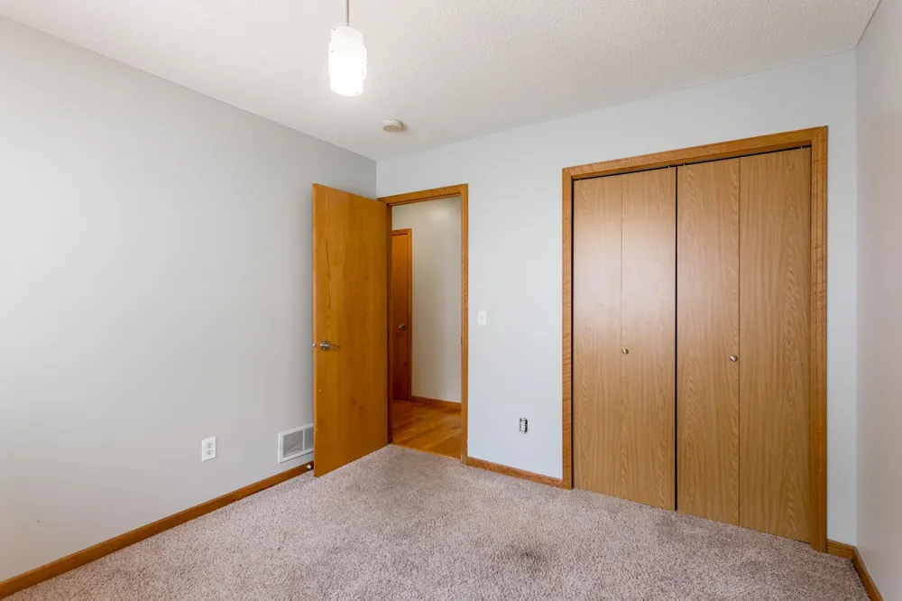 8284 Ashford Road Woodbury, MN 55125
