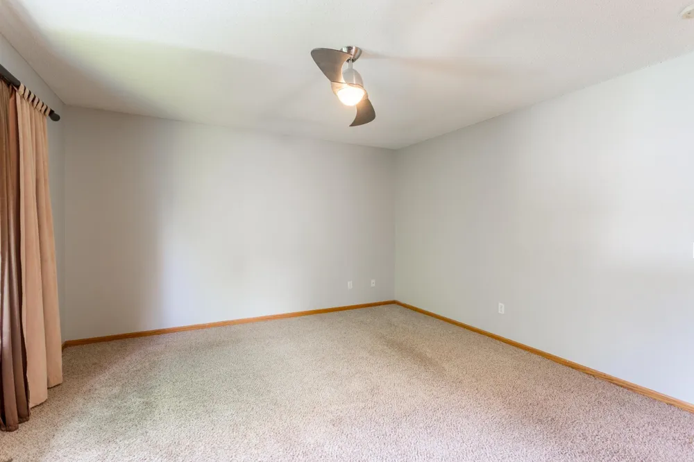 8284 Ashford Road Woodbury, MN 55125