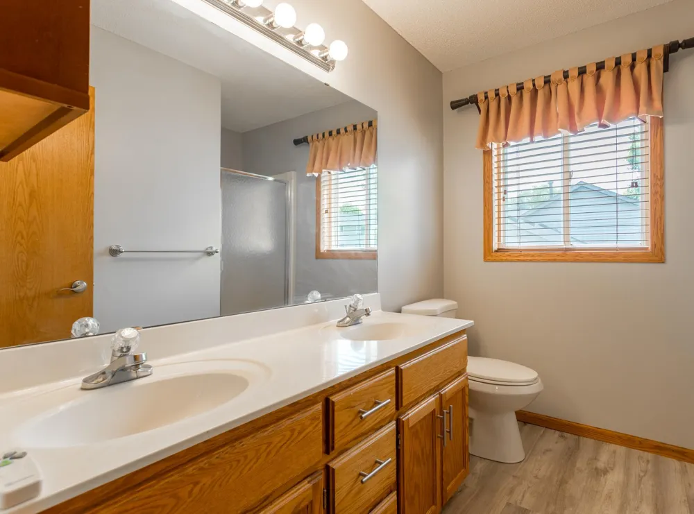 8284 Ashford Road Woodbury, MN 55125