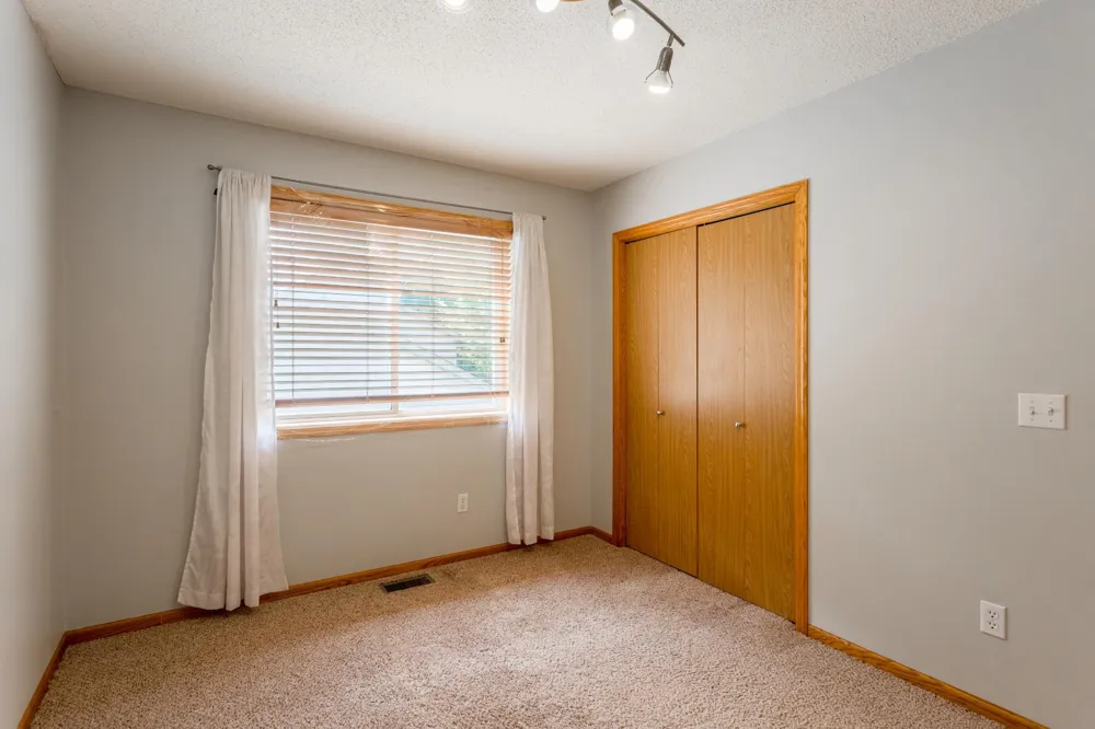 8284 Ashford Road Woodbury, MN 55125