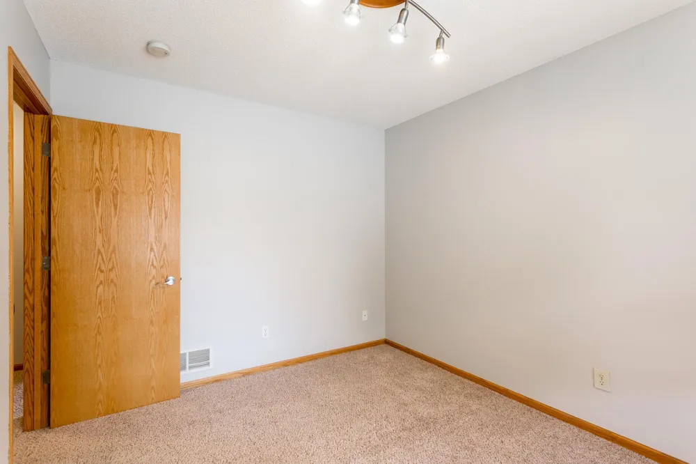 8284 Ashford Road Woodbury, MN 55125