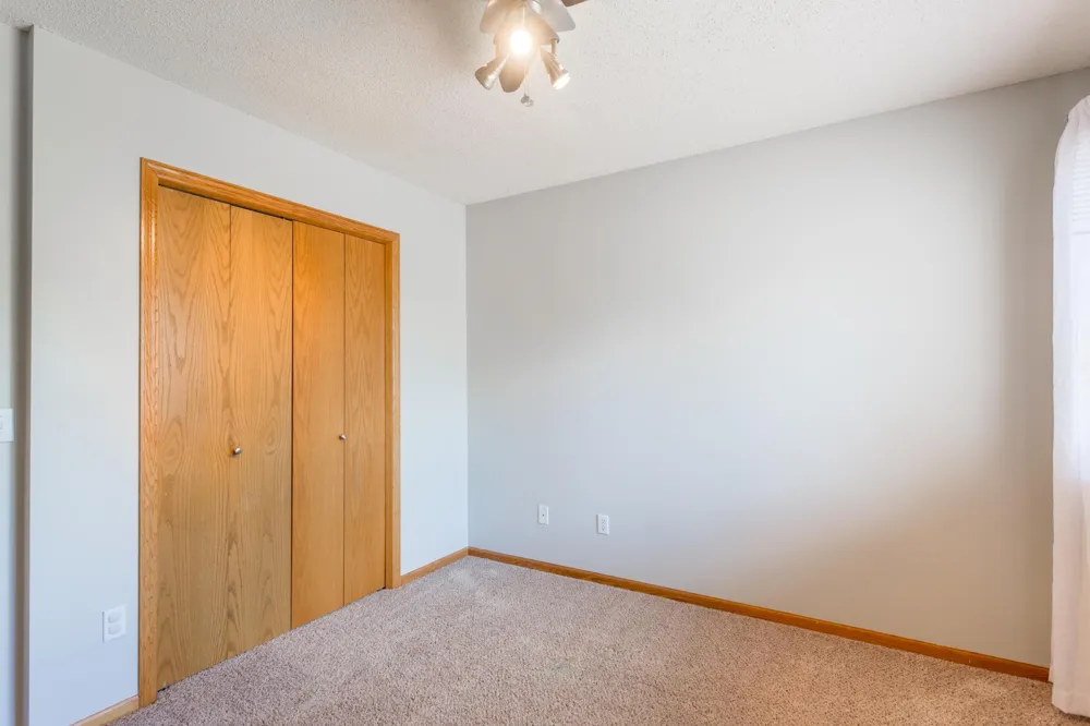8284 Ashford Road Woodbury, MN 55125