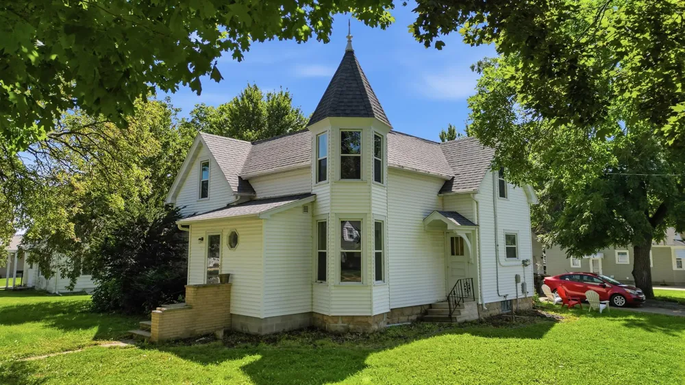 204 E 12th Street Blue Earth, MN 56013
