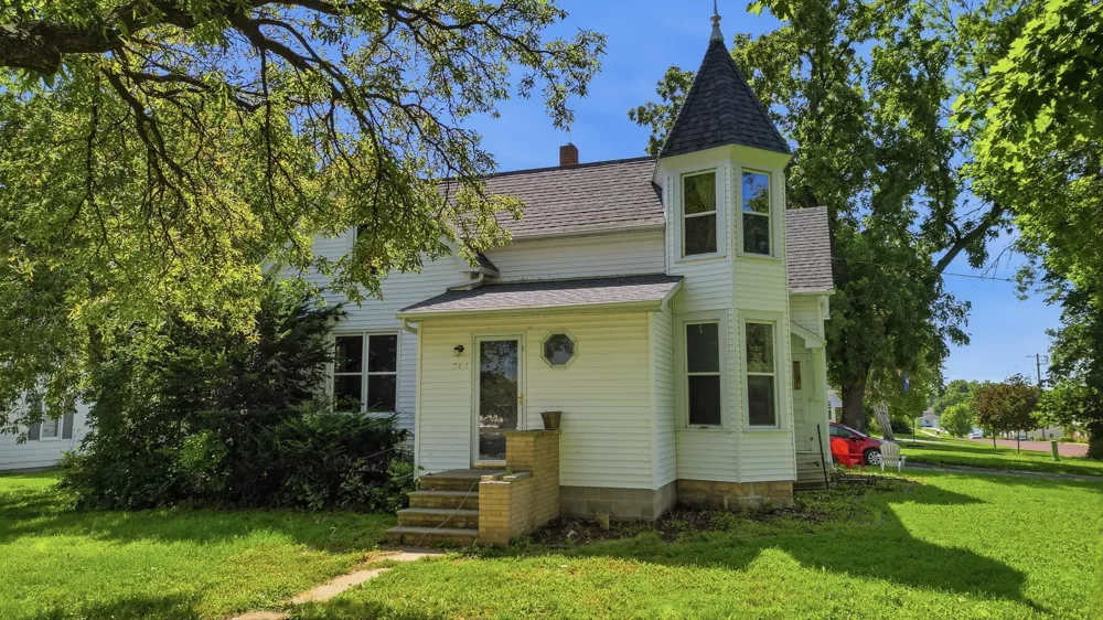 204 E 12th Street Blue Earth, MN 56013