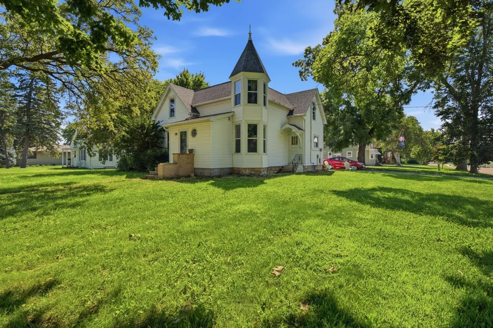 204 E 12th Street Blue Earth, MN 56013