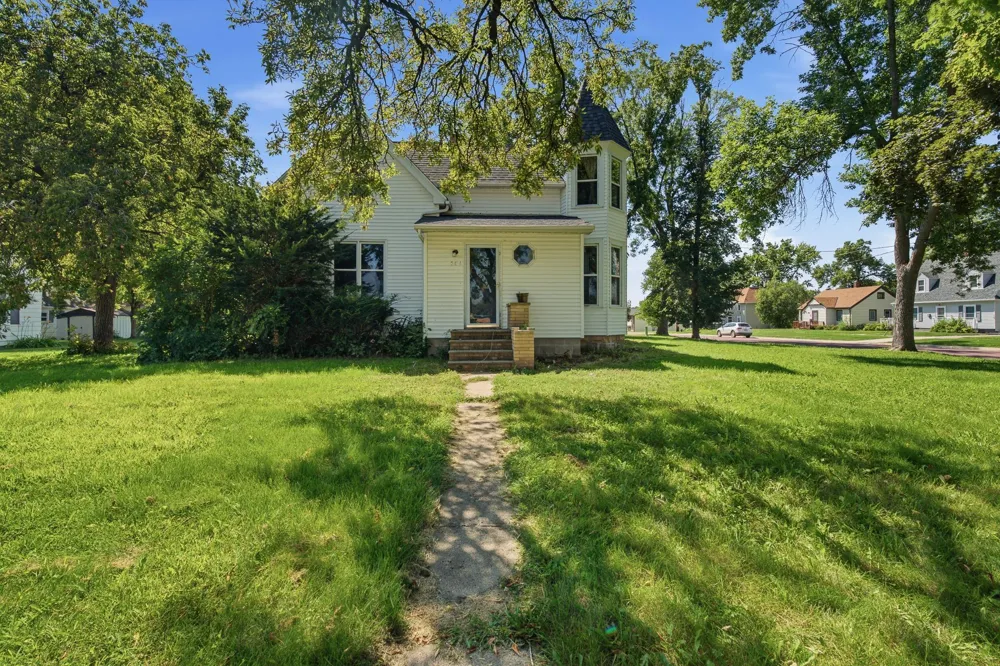 204 E 12th Street Blue Earth, MN 56013