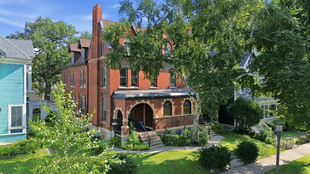 399 Ashland Avenue Saint Paul, MN 55102