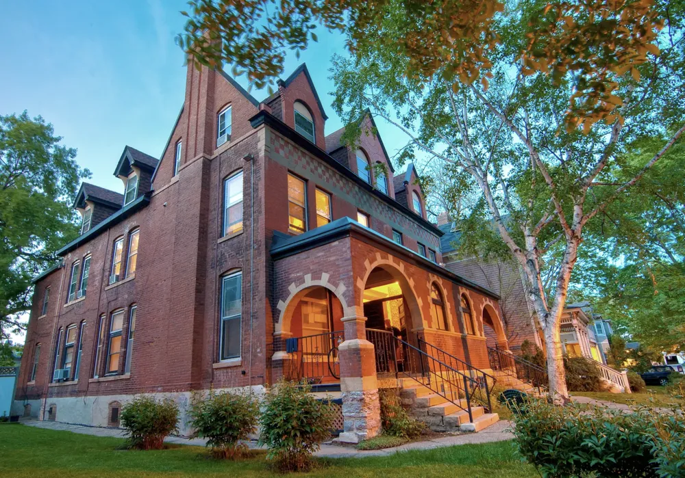 399 Ashland Avenue Saint Paul, MN 55102