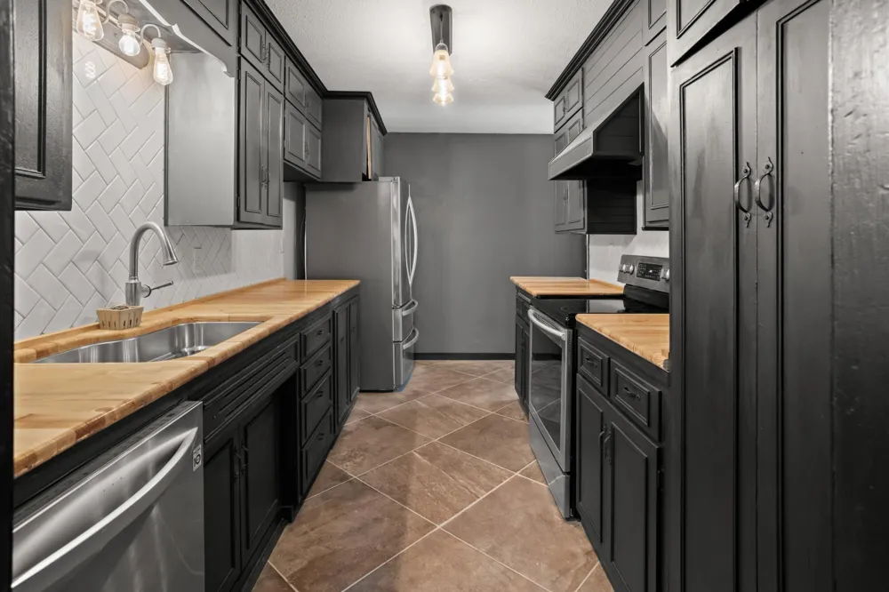 62 18TH AVENUE Fargo, ND 58102