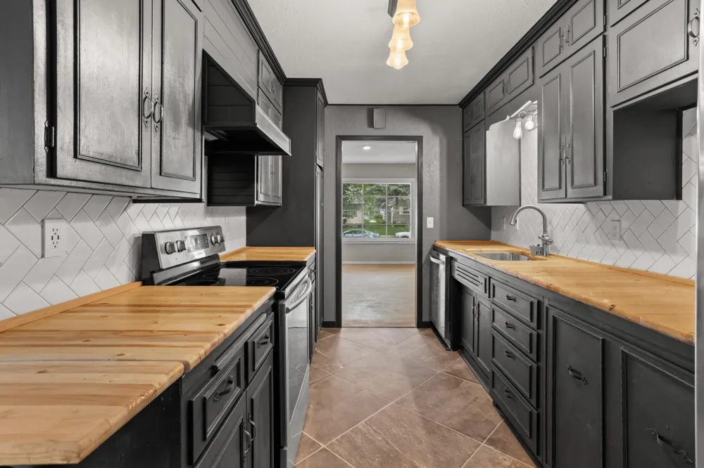 62 18TH AVENUE Fargo, ND 58102