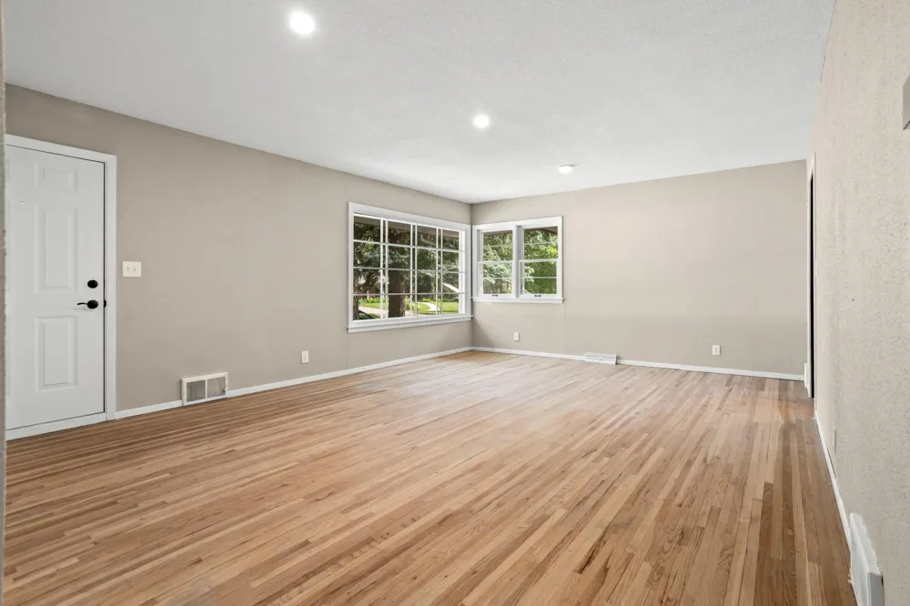 62 18TH AVENUE Fargo, ND 58102