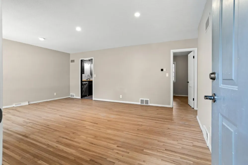 62 18TH AVENUE Fargo, ND 58102
