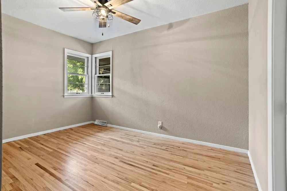 62 18TH AVENUE Fargo, ND 58102