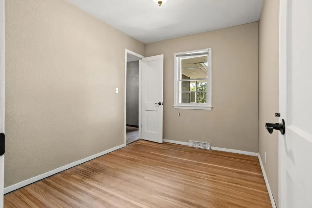 62 18TH AVENUE Fargo, ND 58102
