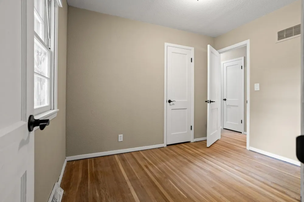 62 18TH AVENUE Fargo, ND 58102