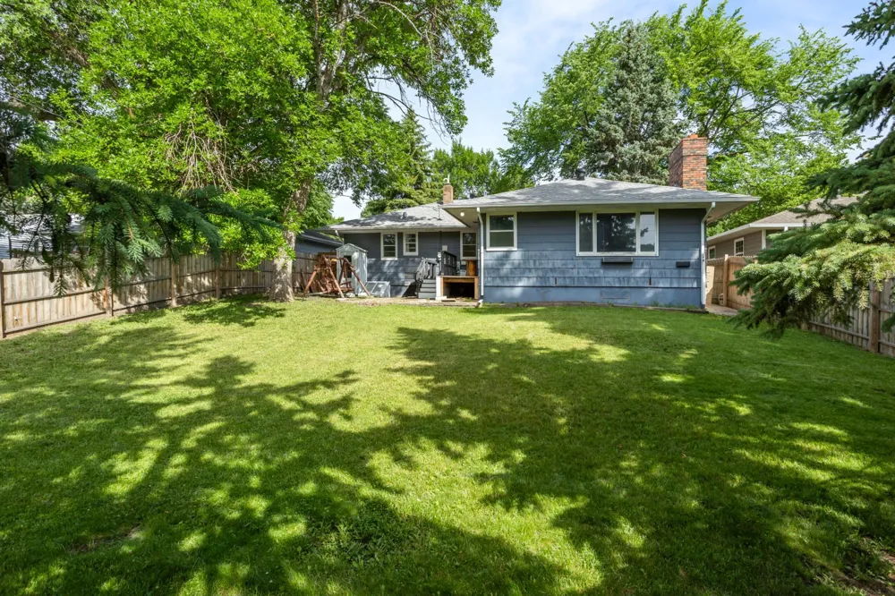 62 18TH AVENUE Fargo, ND 58102
