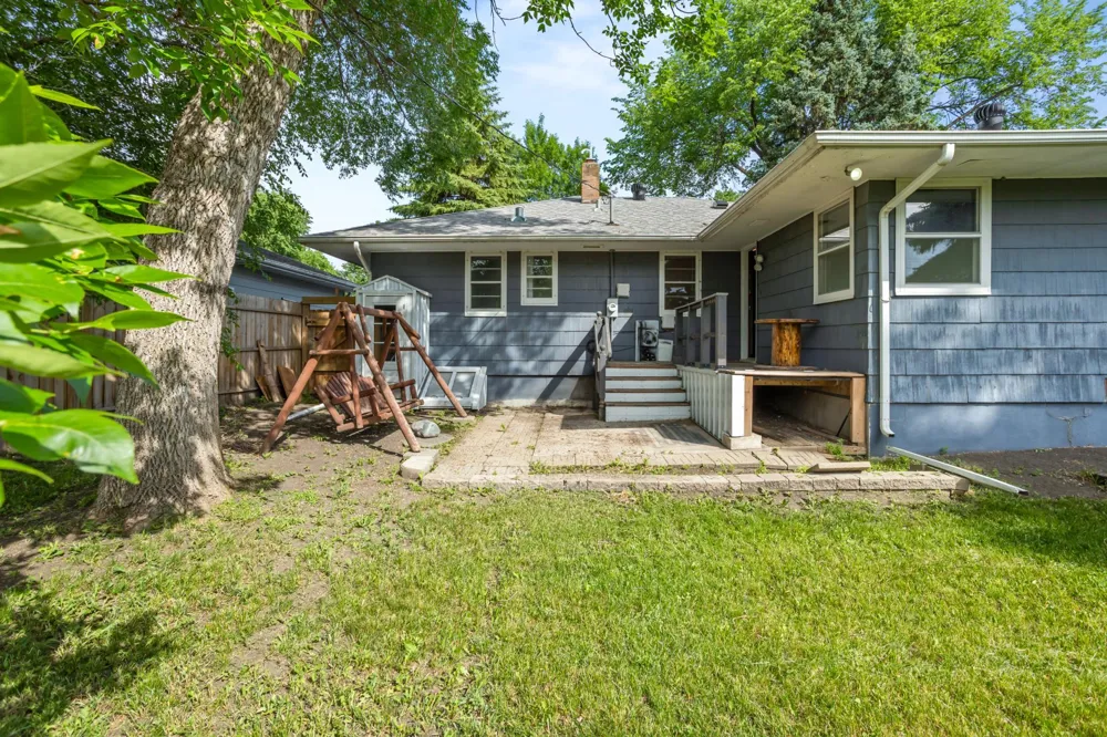 62 18TH AVENUE Fargo, ND 58102