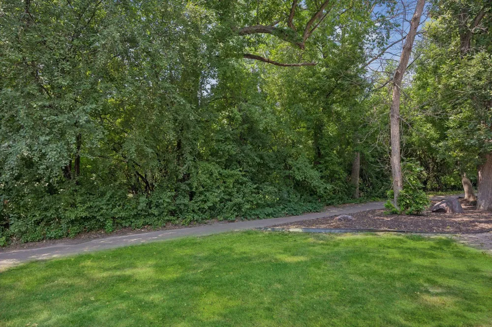 6040 Chasewood Parkway #2 Minnetonka, MN 55343