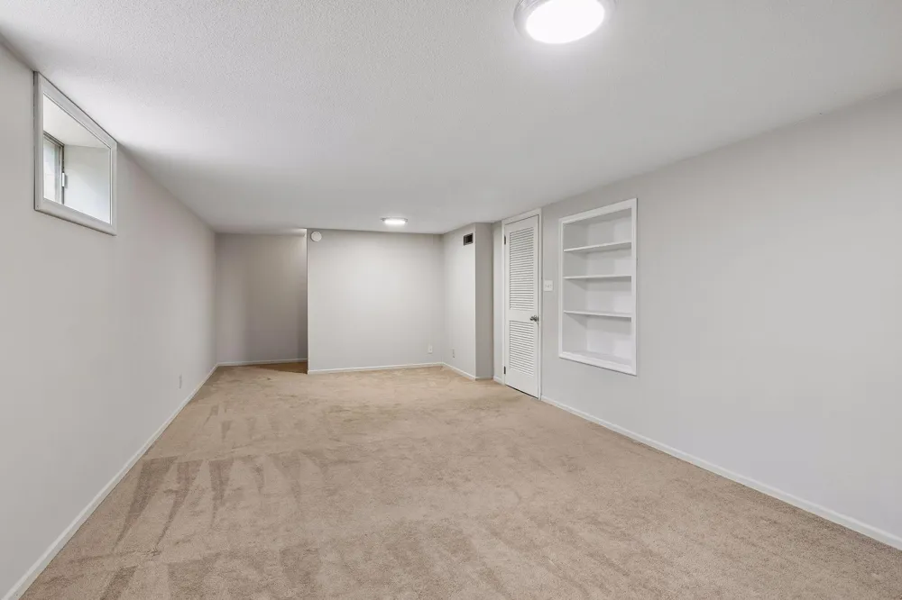 5913 Woodland Circle Minnetonka, MN 55345