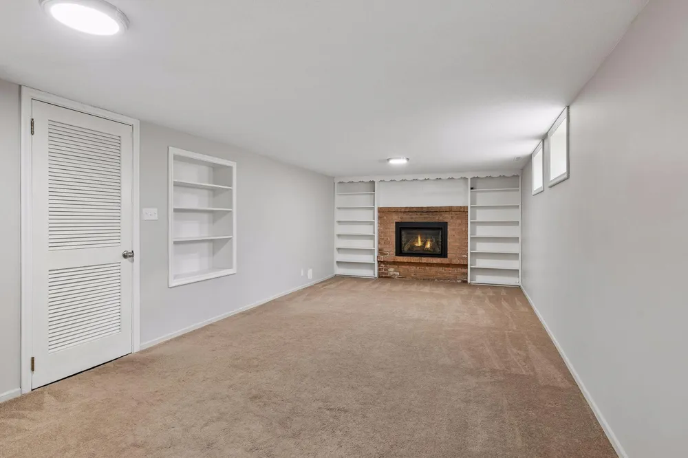 5913 Woodland Circle Minnetonka, MN 55345