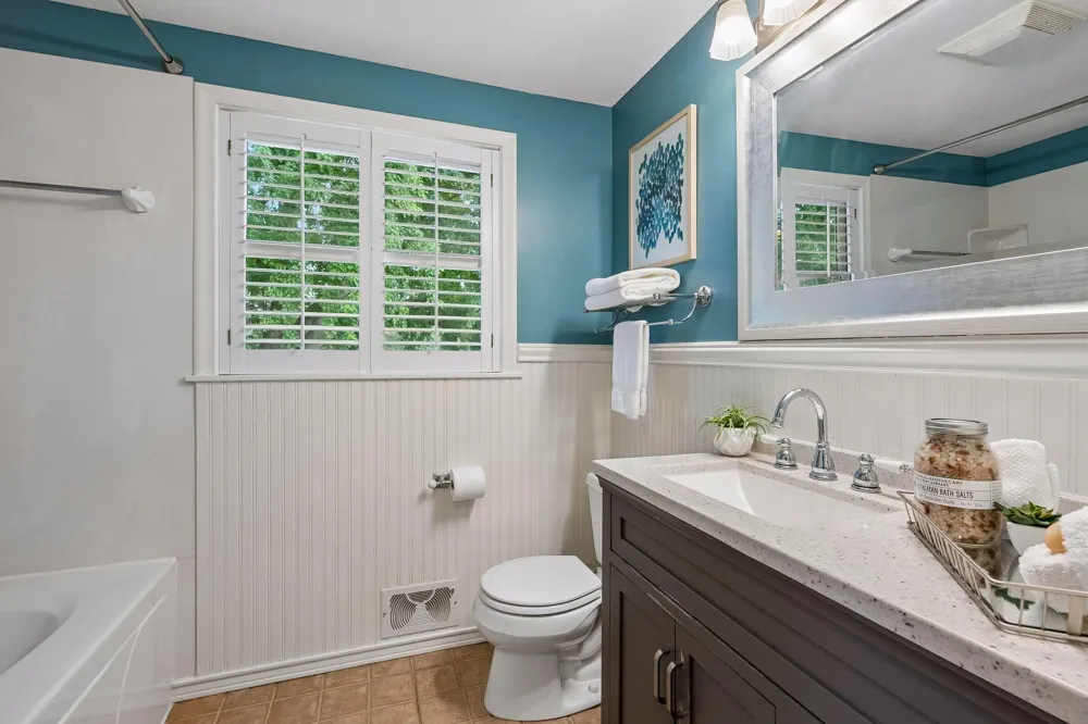 5913 Woodland Circle Minnetonka, MN 55345