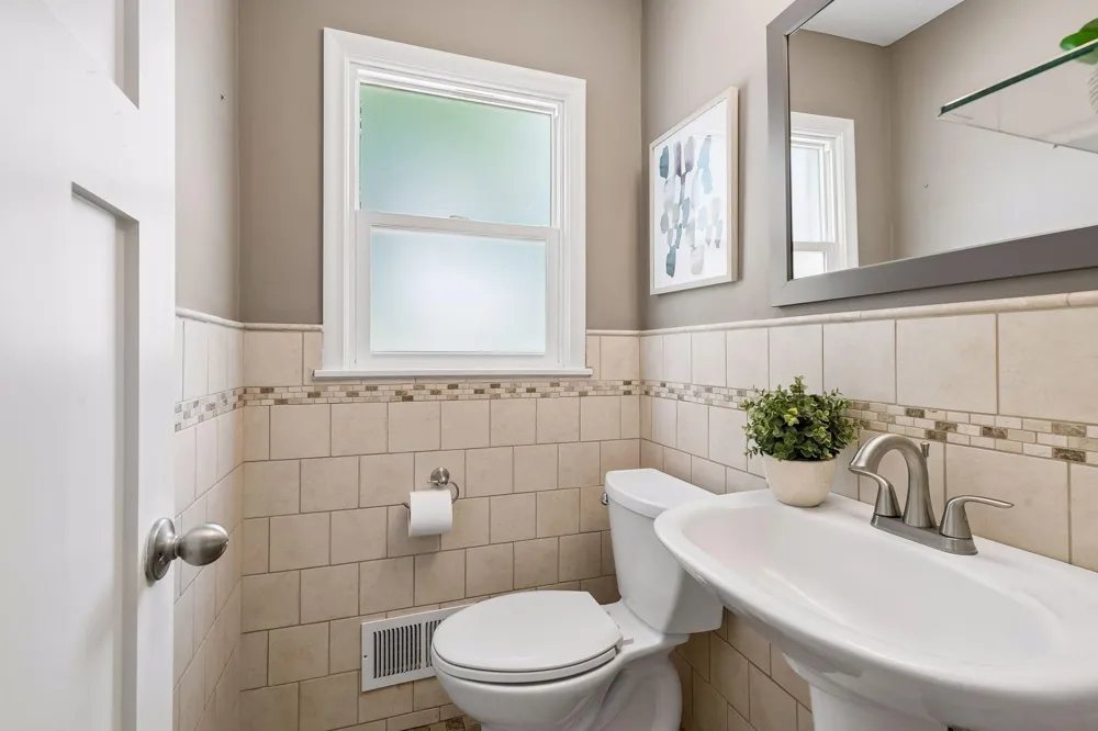 5913 Woodland Circle Minnetonka, MN 55345
